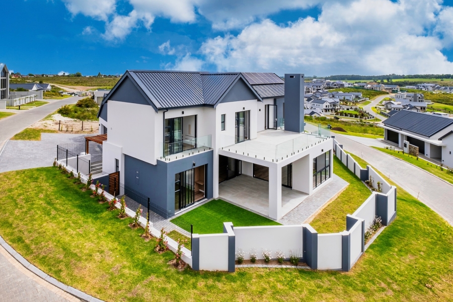 4 Bedroom Property for Sale in Kingswood Golf Estate Western Cape